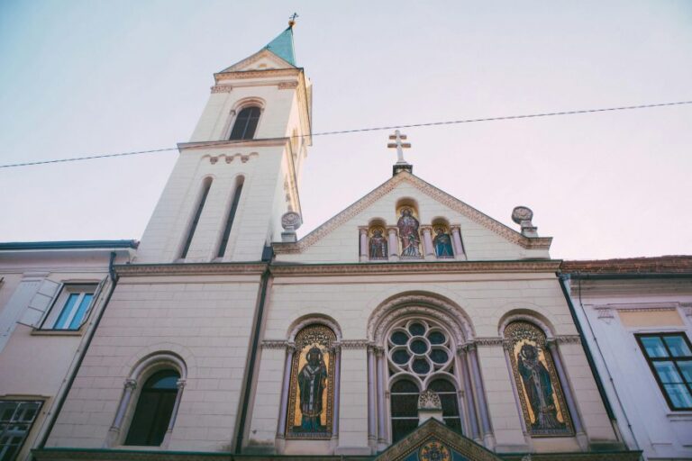 Außenansicht Kirche aus Perspektive Organistenvertretung